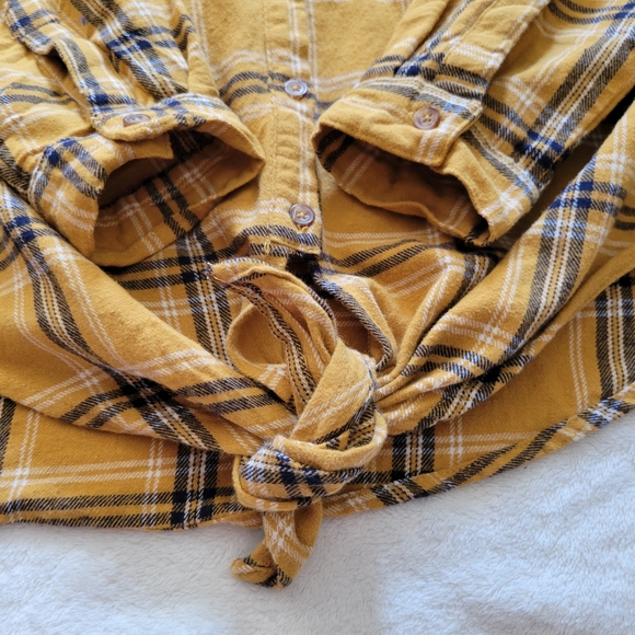 Harve benard top, M Plaid shirt with tie - Picture 5 of 9